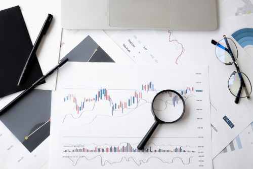 Czy ETF-y są lepszą opcją niż akcje dla początkujących inwestorów?